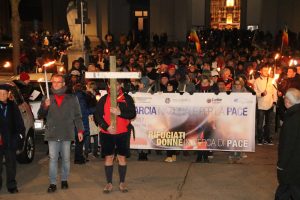 I partecipanti alla Marcia Nazionale per la Pace a Sotto il Monte (Foto Yuri Colleoni)