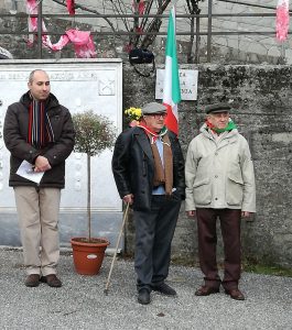 Alla cerimonia ha partecipato Marcello Angiolini (al centro della foto) ultimo partigiano ancora vivente di Zeri