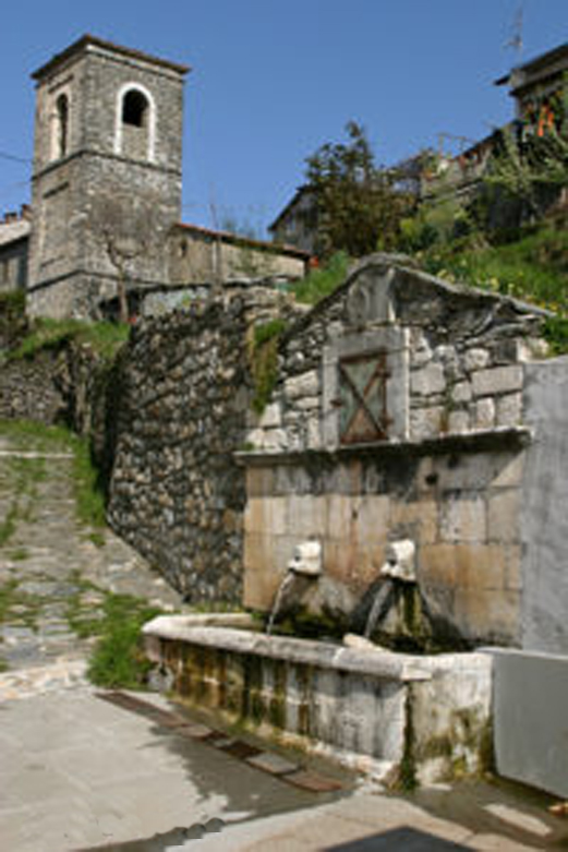 Vinca: installato un defibrillatore nel porticato della chiesa Vinca: installato un defibrillatore nel porticato della chiesa
