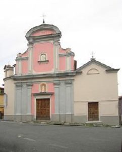 La facciata della chiesa di S. Martino ad Albiano Magra. Qui si terrà la seconda tappa del ciclo “L’avventura senza fine: poeti di oggi”