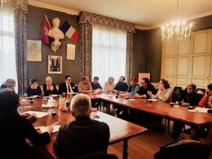 Il consiglio comunale di Puylaurens durante l'incontro con la delegazione di Mulazzo per siglare il gemellaggio tra le due cittadine.