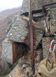 Particolare del campanile con le pietre alla base del parafulmine divelte dalla scarica.