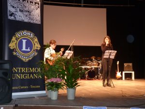 Un momento di un'esibizione sul palco