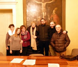 Foto di gruppo degli organizzatori e dei partecipanti al progetto "Bellezza chiama Bellezza"
