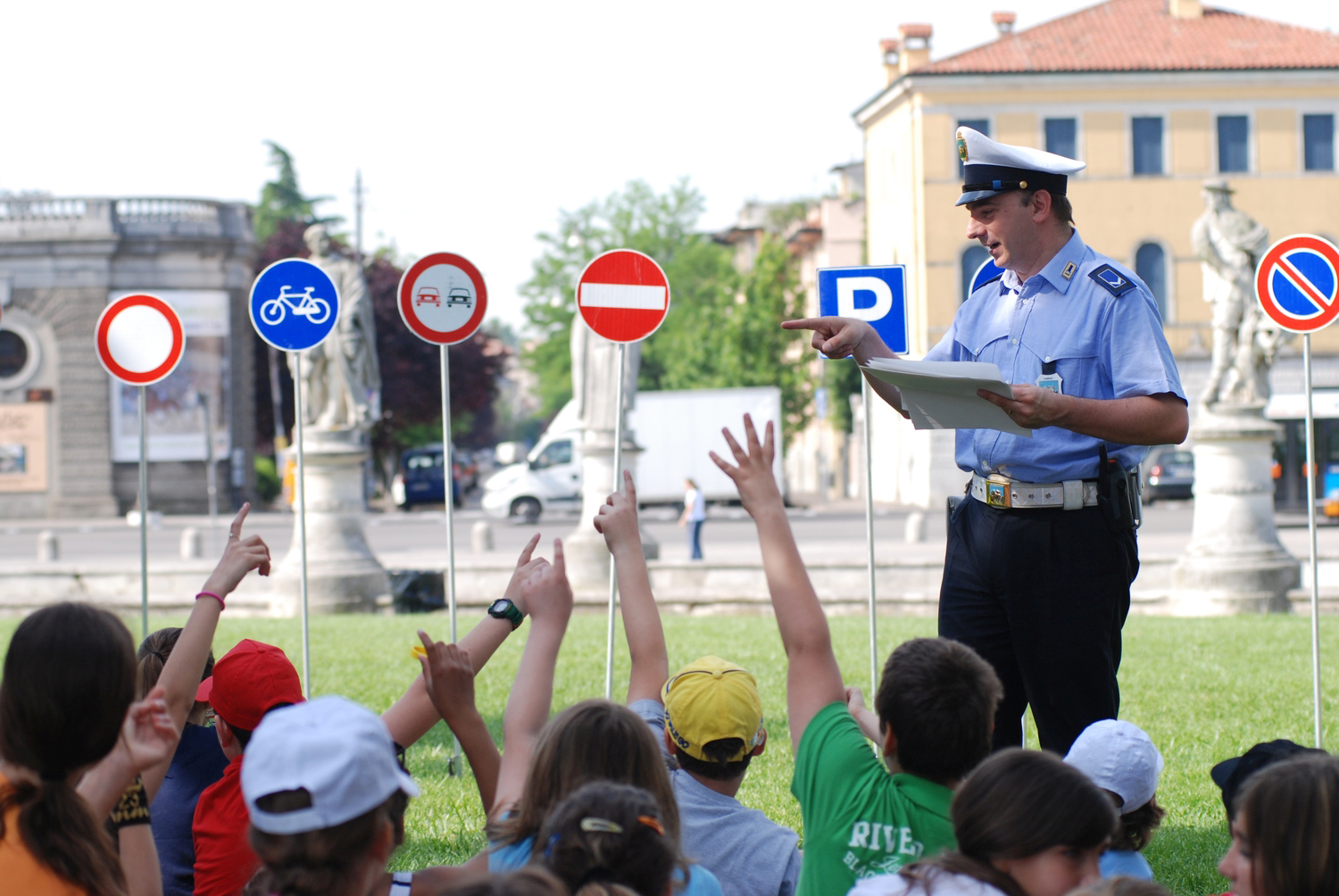 Educazione stradale per aiutare i giovanissimi al rispetto della vita Educazione stradale per aiutare i giovanissimi al rispetto della vita