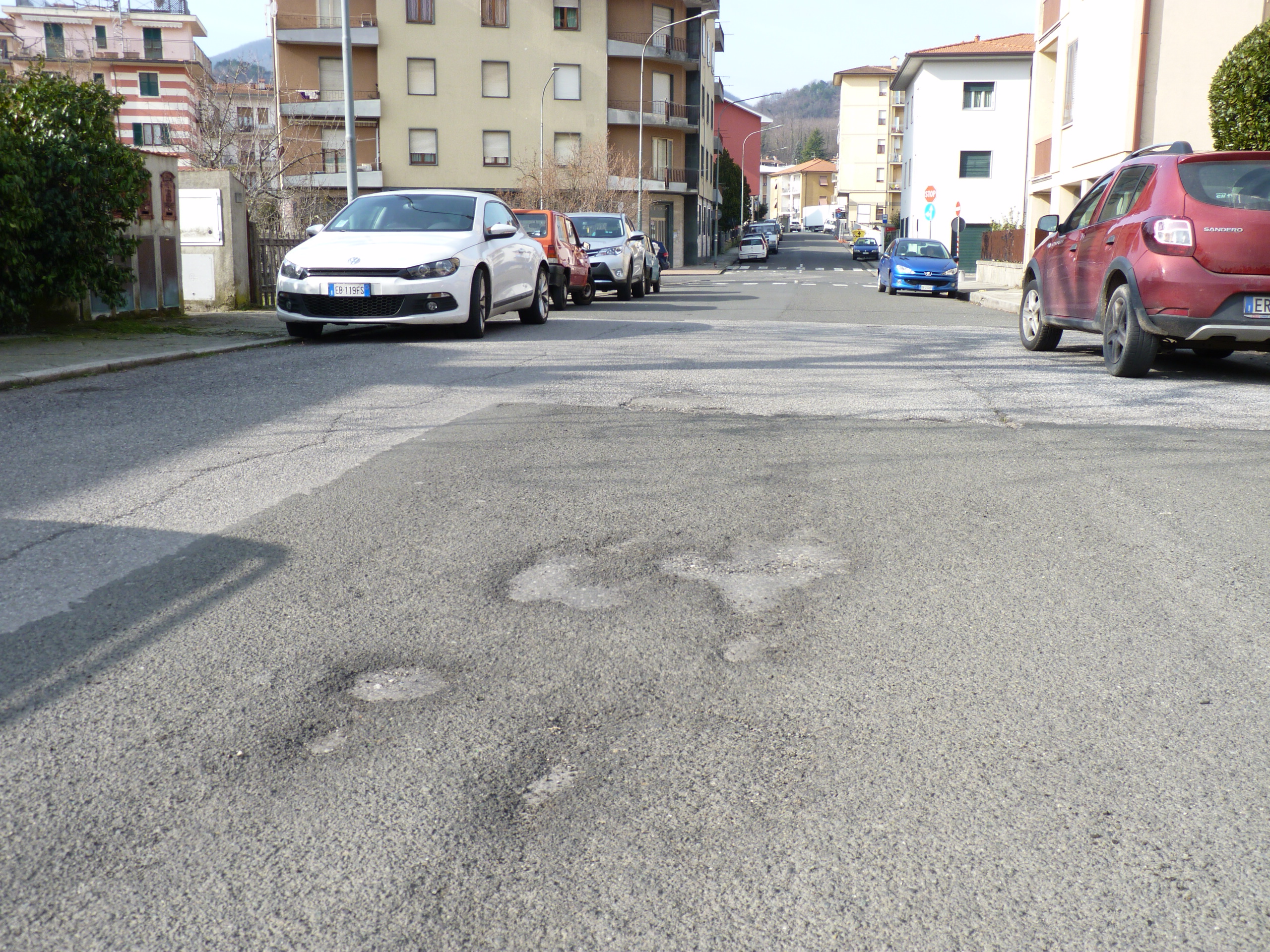 Buche e asfalto rovinato: problemi per la viabilità a Pontremoli