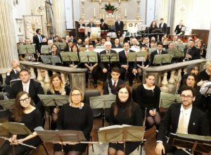 La filarmonica Santa Cecilia di Casola durante il concerto a Castiglione Garfagnana