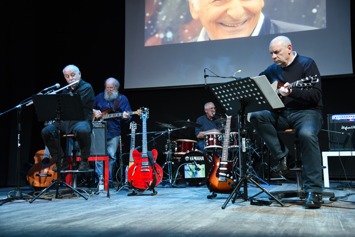Applausi al Kantiere 26 per il concerto alla Rosa Applausi al Kantiere 26 per il concerto alla Rosa