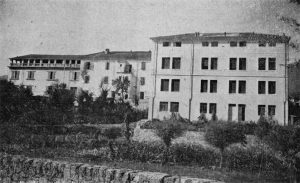 Il retro dell'edificio del Leone XIII, quello affacciato sul giardino e sugli orti verso il torrente Verde