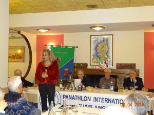 Un momento dell'intervento di Valentina Buttini. L'allenatrice della Carrarese ospite d'onore della giornata organizzata dal Panathlon