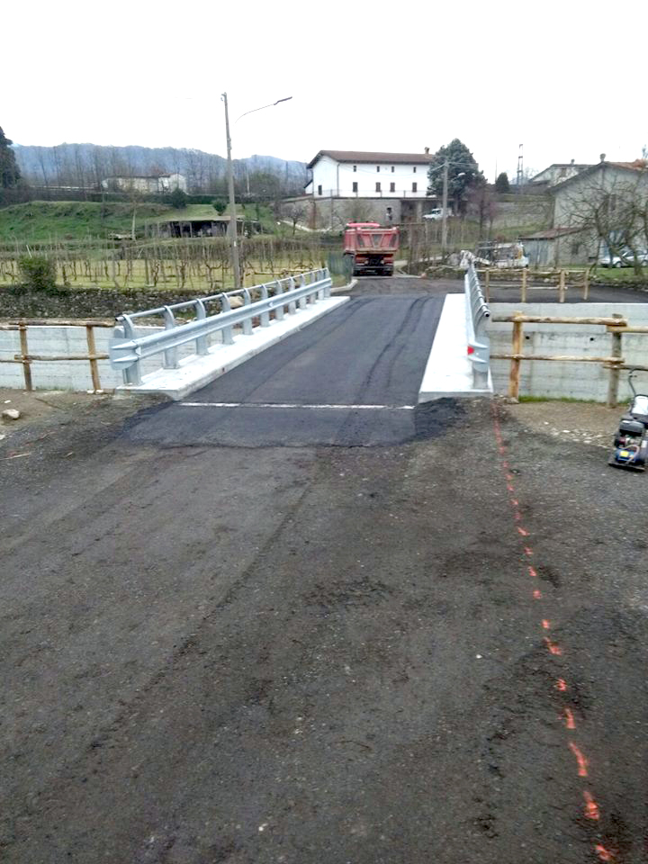 Rinasce il ponte sull’Orzanella durante il concorso delle torte Rinasce il ponte sull’Orzanella durante il concorso delle torte