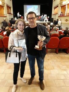 Nella foto due pontremolesi premiati: Domenico Bertoli (a destra), vincitore della sezione narrativa e Alessandra Magnavacca premio della giuria nella sezione poesia.