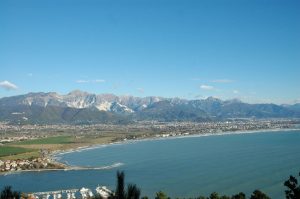 Panorama da monte Marcello della zona della Costa Apuana