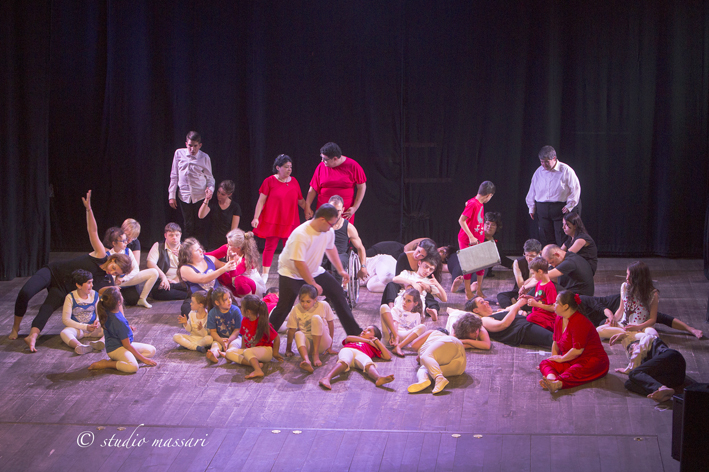 I Lunatici: la magia della danza che restituisce a tutti pari dignità