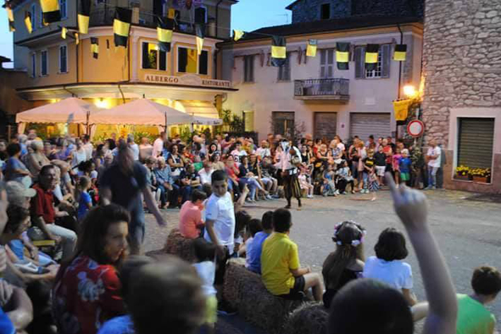 In tanti a Villafranca, “Zù p’re l’borgh” In tanti a Villafranca, “Zù p’re l’borgh”