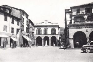Una foto storica di piazza Roma a Bagnone