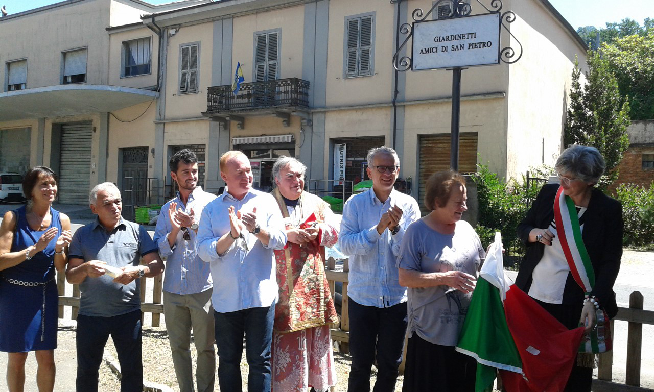 Intitolazione dei giardinetti agli “Amici di San Pietro” Intitolazione dei giardinetti agli “Amici di San Pietro”