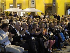 La prima fila del pubblico presente al Premio Bancarella 2018 (foto Massimo Pasquali)