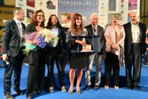 Premio Bancarella 2018 - Foto di rito durante la premiazione - Ignazio Landi, Catena Fiorello, Matteo Strukul,Dolores Redondo, Gianni Tarantola, Lucia Baracchini, Eugenio Giani (foto Massimo Pasquali)