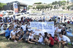 32SiamoQui_Giovani_Roma_Papa
