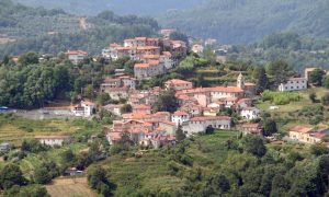 Un'immagine panoramica di San Terenzo Monti