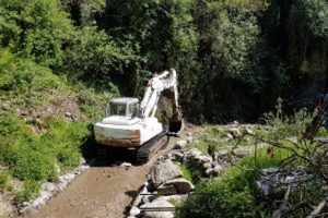 I lavori a Comano al canale di Ardenasso