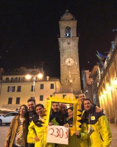 Gli organizzatori al termine di questa ottava edizione con il numero dei partecipanti: 2303