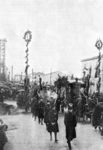 Il corteo funebre a Torre del Lago per la traslazione dei resti di Puccini da Milano