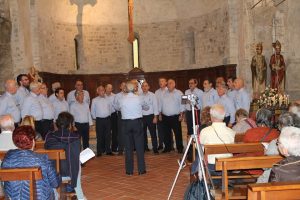 Un momento del concerto delle corali alla Pieve di Codiponte