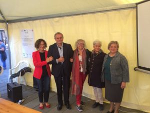 Foto di gruppo con Rossana Vallelonga, Riccardo Varese ed il sindaco di Filattiera, Annalisa Folloni