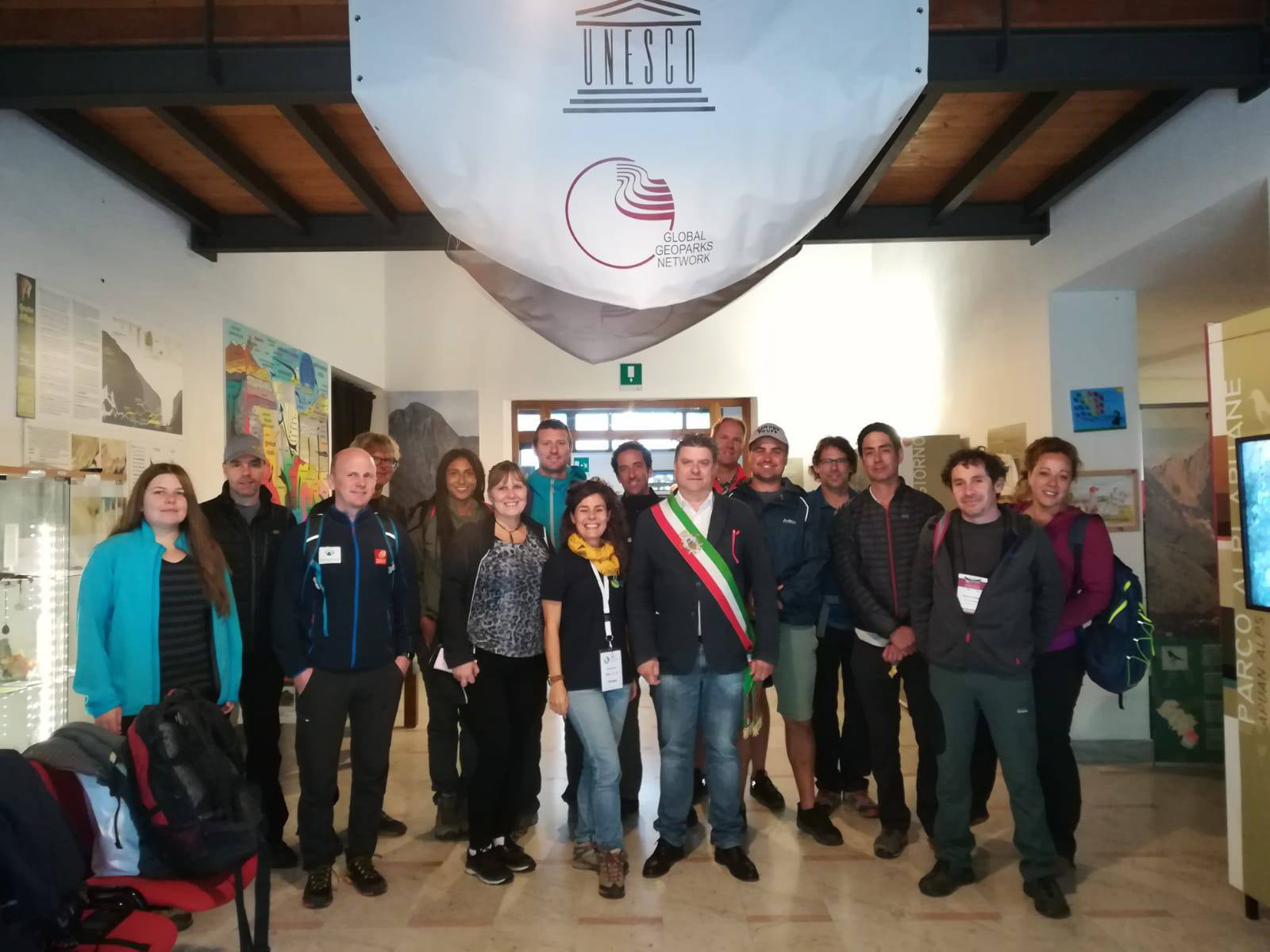 Tour Operator da tutto il mondo per scoprire le grotte di Equi
