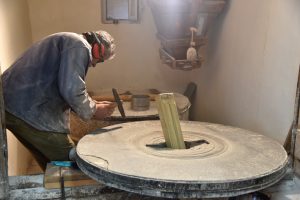 Nel mulino di Filattiera si prepara la macina