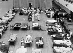 Assistenza a malati di influenza spagnola in un ospedale organizzato dalla croce rossa americana nell’auditorium di Oakland nel 1918