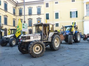 Giornata del Ringraziamento della Coldiretti: partenza dei trattori de piazza della Repubblica a Pontremoli