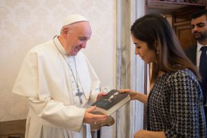 Papa Francesco riceve in udienza Nadia Murad, Premio Nobel per la Pace 2018