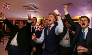 Giugno 2016: esultano i sostenitori dell’uscita dalla UE per la vittoria nel referendum