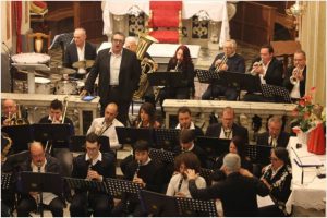 Un momento del concerto della Santa Cecilia di Casola con il tenore Alessandro Bazzali