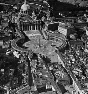 La Città del Vaticano nel 1922: si noti la futura via della Conciliazione (realizzata a partire dal 1936) ancora occupata dalla "Spina di Borgo"