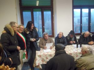 Il momento della proclamazione dei vincitori della nona edizione del Premio "La Preda". A sinistra è riconoscibile il sindaco di Filattiera, Annalisa Folloni