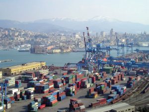Veduta del porto di Genova