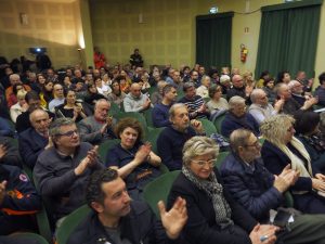Il pubblico presente al Convegno. Tra gli altri si riconoscono i sindaci di Pontremoli (Lucia Baracchini), di Filattiera (Annalisa Folloni) e di Bagnone (Carletto Marconi) (foto Massimo Pasquali)