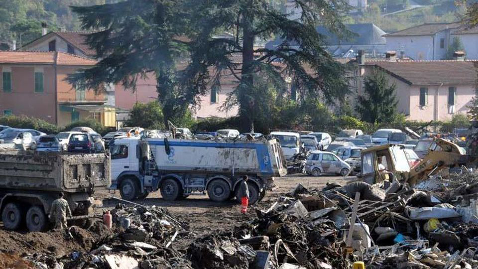 Aulla: polemiche sui fanghi lasciati alla Filanda Aulla: polemiche sui fanghi lasciati alla Filanda