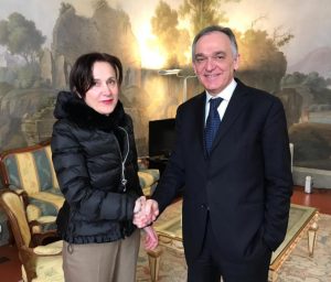 Maria Letizia Casani con il presidente della regione Toscana, Enrico Rossi