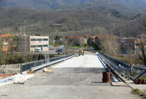 Il ponte di Santa Giustina, quasi conclusi i lavori, si attende solo l'asfaltatura del piano stradale e poi si potrà procedere al collaudo.