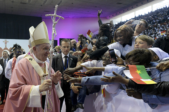 Il Papa in Marocco. Un esempio di umanità per i migranti e i rifugiati Il Papa in Marocco. Un esempio di umanità per i migranti e i rifugiati