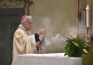 17Vescovo_Pontificale_Pasqua_Pontremoli1