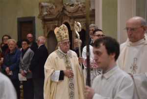 17Vescovo_Pontificale_Pasqua_Pontremoli3