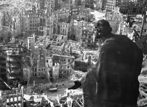 Dresda distrutta dai bombardamenti alleati del febbraio 1945