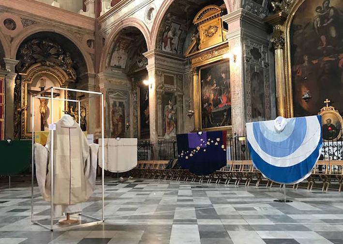 “L’abito liturgico è un compito”: a Massa una mostra e due serate di studio “L’abito liturgico è un compito”: a Massa una mostra e due serate di studio