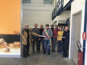 Il taglio del nastro alla nuova mieleria a Fivizzano